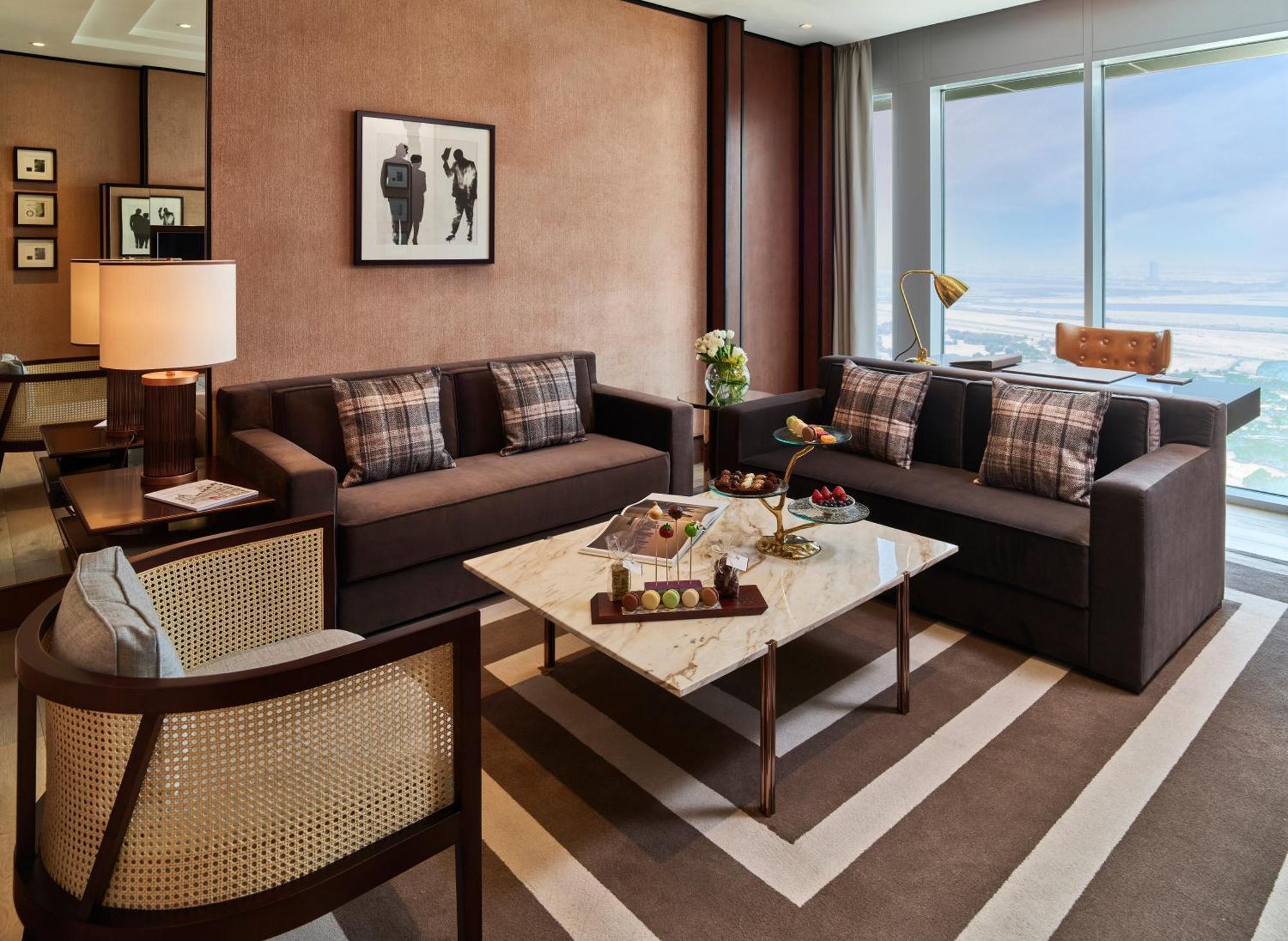 월도프 아스토리아 두바이 인터내셔널 파이낸셜 센터 호텔 외부 사진 A living room at the Ritz-Carlton, DIFC