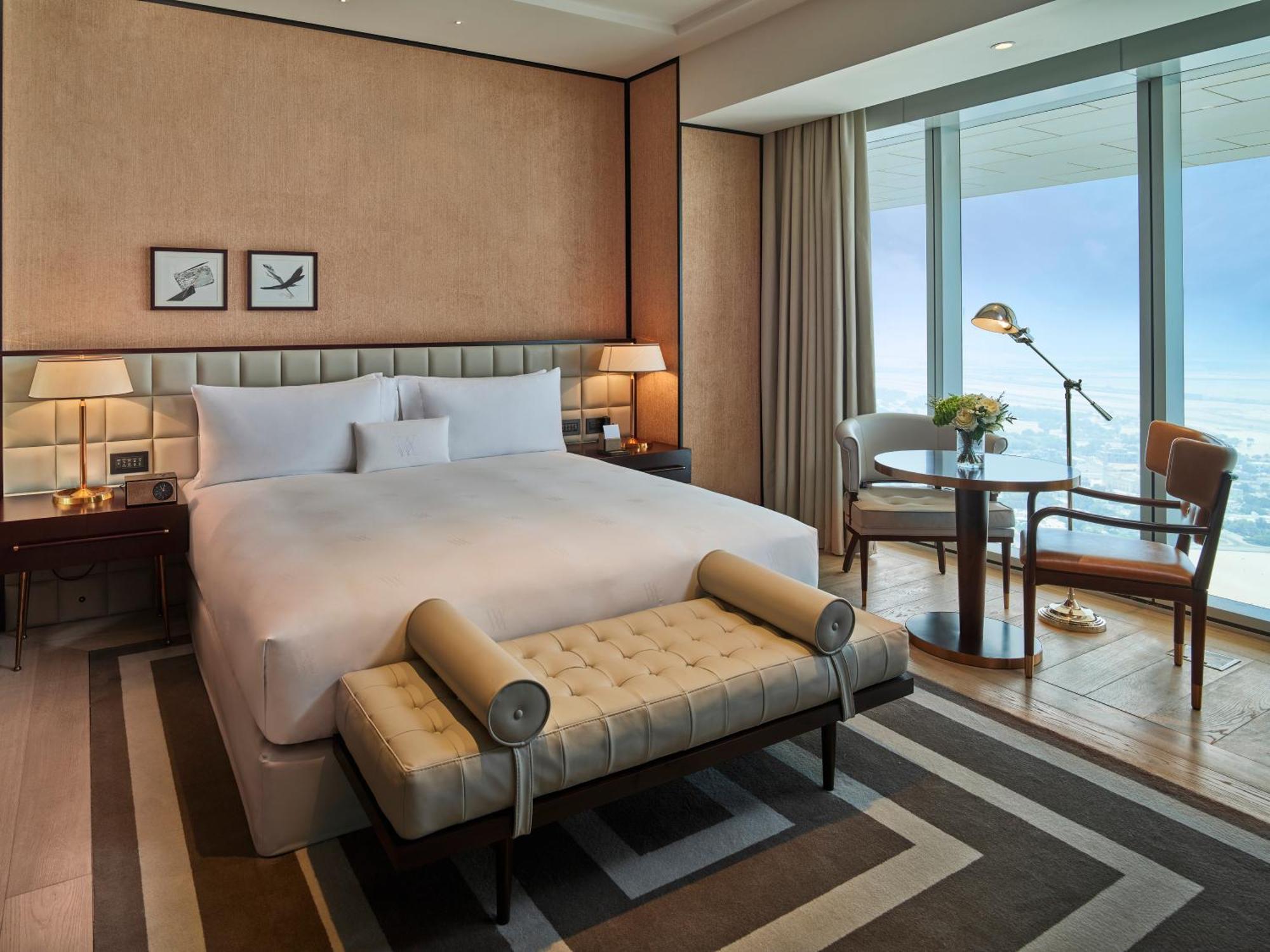 월도프 아스토리아 두바이 인터내셔널 파이낸셜 센터 호텔 외부 사진 A bedroom at the Ritz-Carlton, DIFC